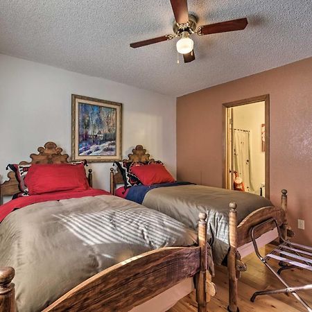 Downtown Red River Retreat With Mtn Views And Yard מראה חיצוני תמונה